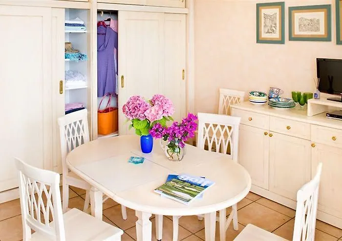 Szálloda Monti E Mare *