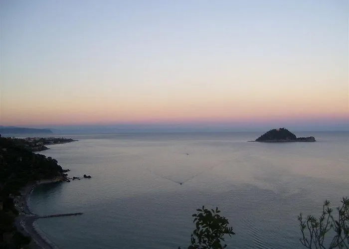 Monti E Mare Szálloda Alassio