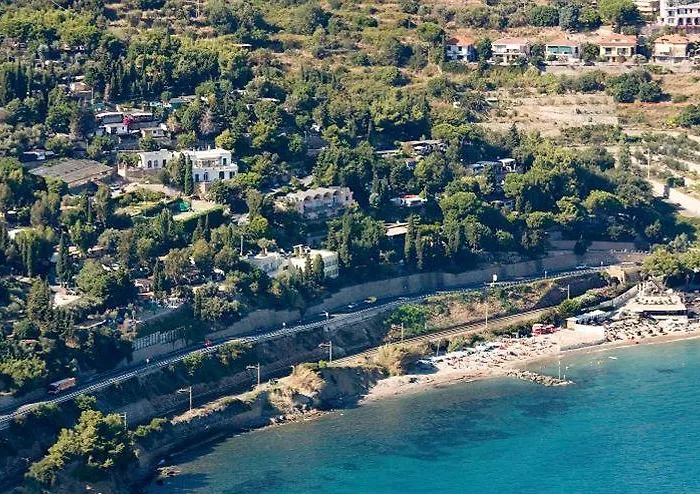 Monti E Mare Szálloda