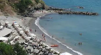 Monti E Mare Szálloda *