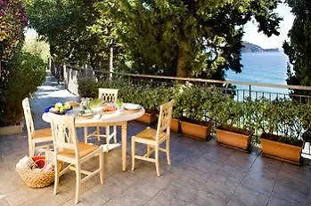 Monti E Mare * 阿拉西奥